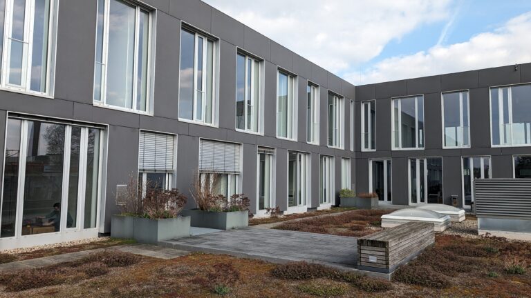 Terrasse am Standort Wildau im März